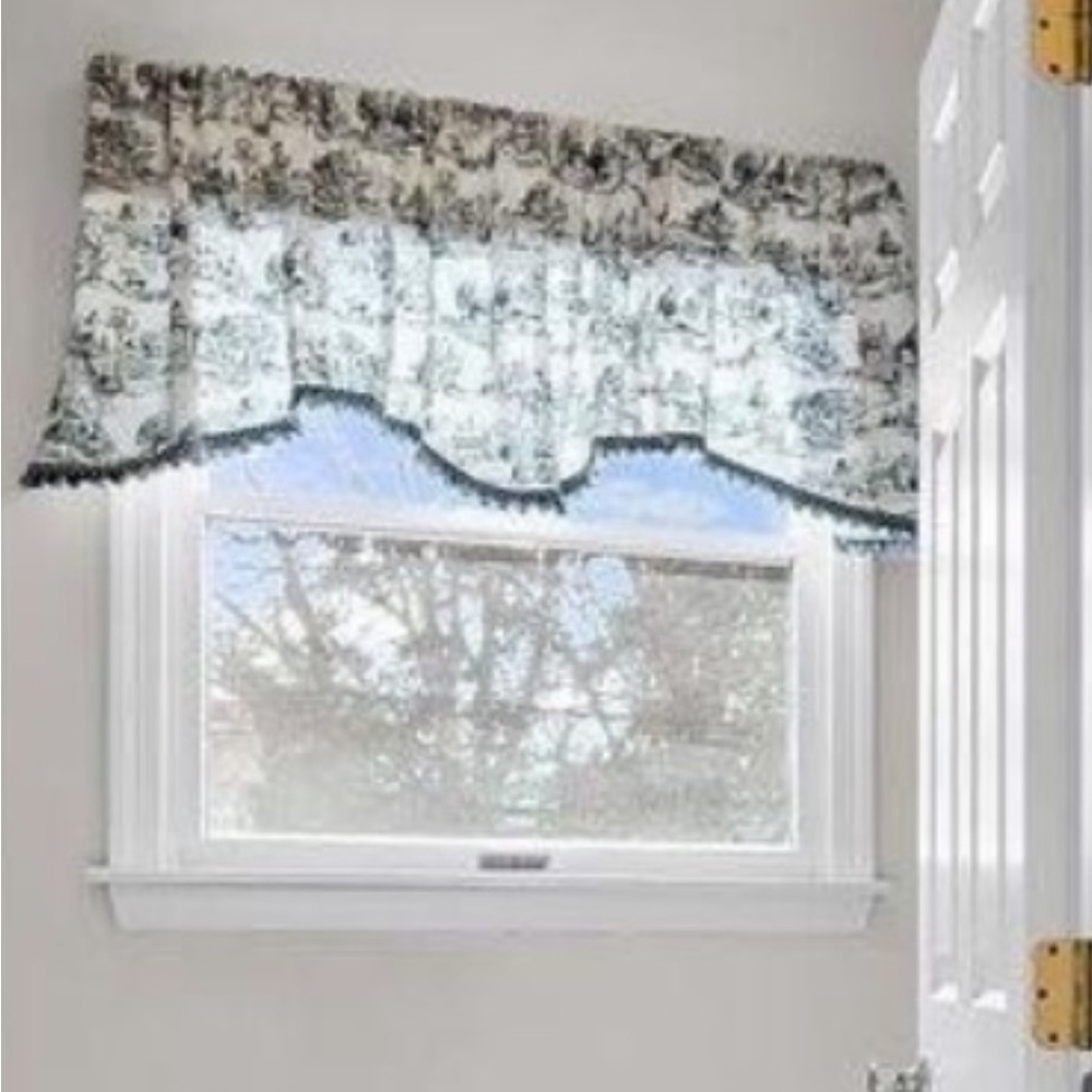 Chic custom made Black and White Toile Window Valance